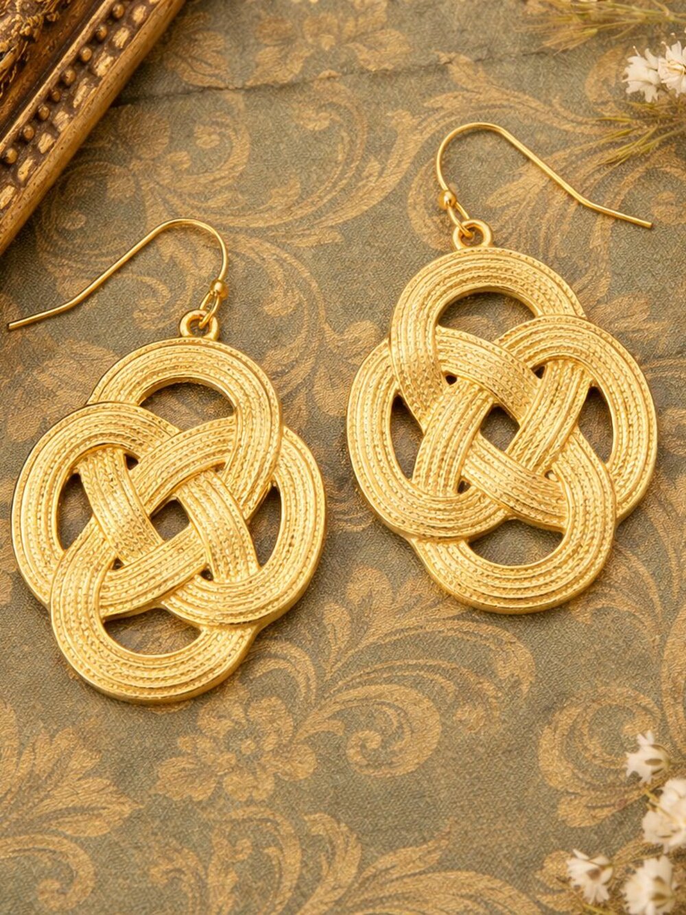 Stunning!  Susan Shaw Filigree Statement Earrings NWT